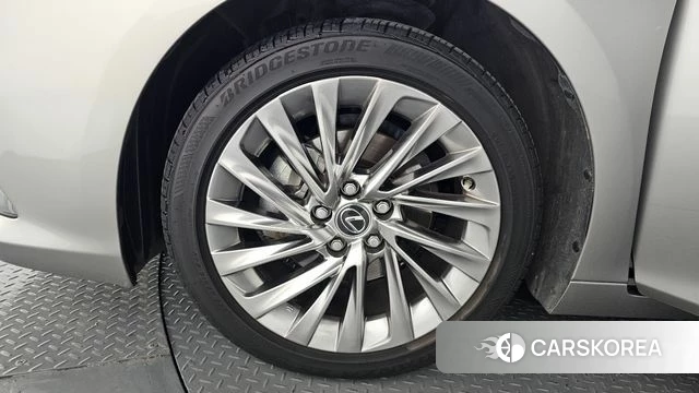 Lexus ES300h 7th generation id 4624663 из Кореи 29