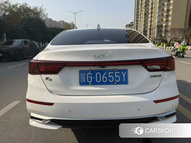 Kia K3 2023 Белый из Китая, фото 5