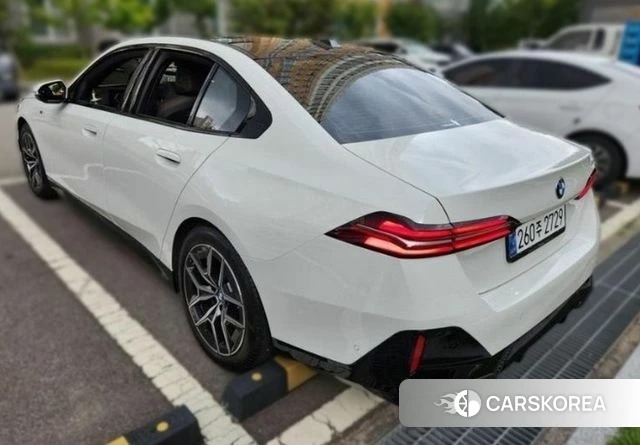BMW 5 Series (G60) 2024 Белый из Кореи, фото 5