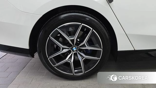 BMW 5 Series (G60) id 4194331 из Кореи 15