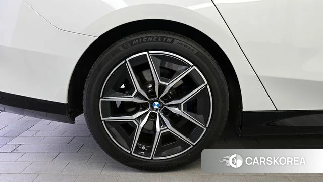 BMW 5 Series (G60) id 4381412 из Кореи 28