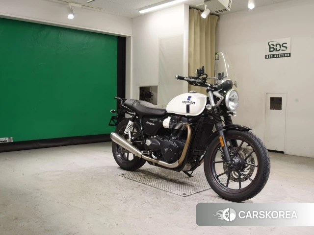 Проданный Triumph STREET TWIN 2018 из Японии, фото 3