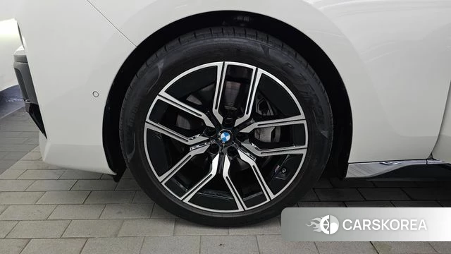 BMW 7 Series (G70) id 4541022 из Кореи 29