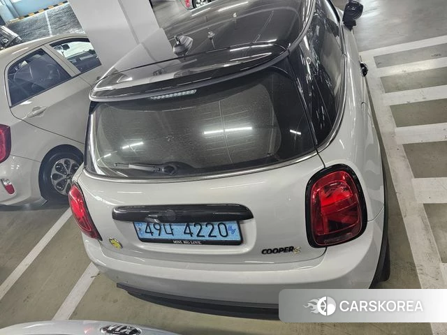 Mini Cooper Electric 2022 Серебряный из Кореи, фото 6