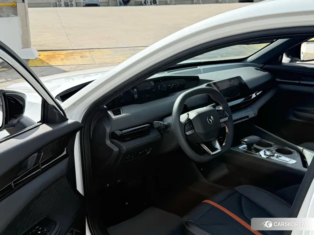 Chang'an UNI-V 2025 Белый из Китая, фото 5