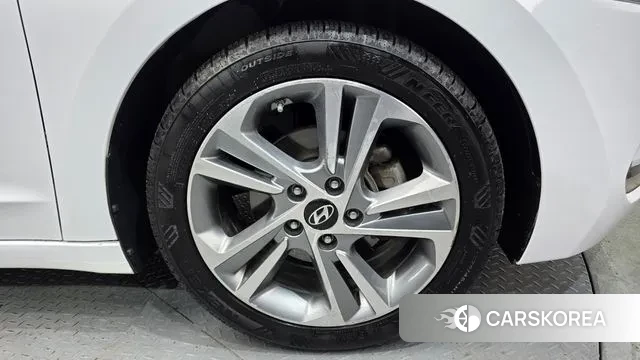 Hyundai Avante AD id 3718668 из Кореи 15