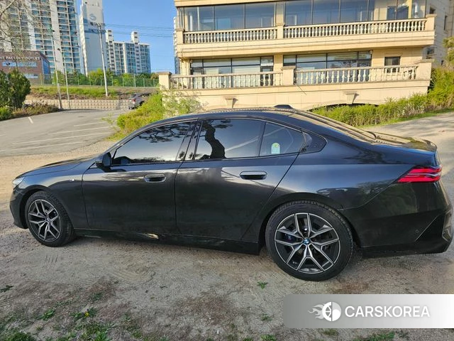 BMW 5 Series (G60) id 3952557 из Кореи 13