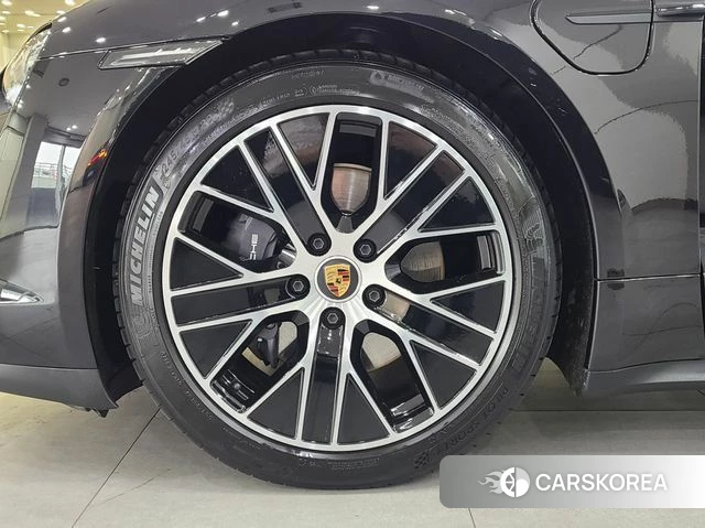 Porsche Taycan id 4177968 из Кореи 15