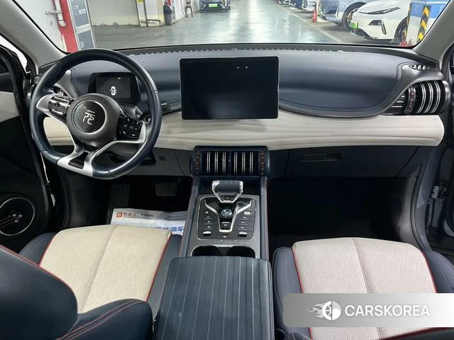 BYD Yuan PLUS 2023 Серебристо-серый из Китая, фото 5