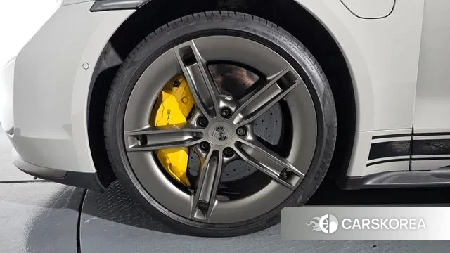 Porsche Taycan id 3080901 из Кореи 15