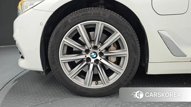 BMW 5 Series (G30) id 4429947 из Кореи 27