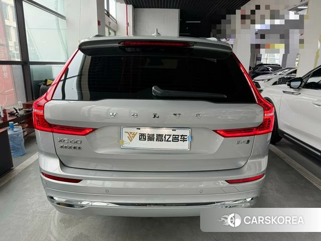 Volvo XC60 2022 Темно-серый из Китая, фото 6