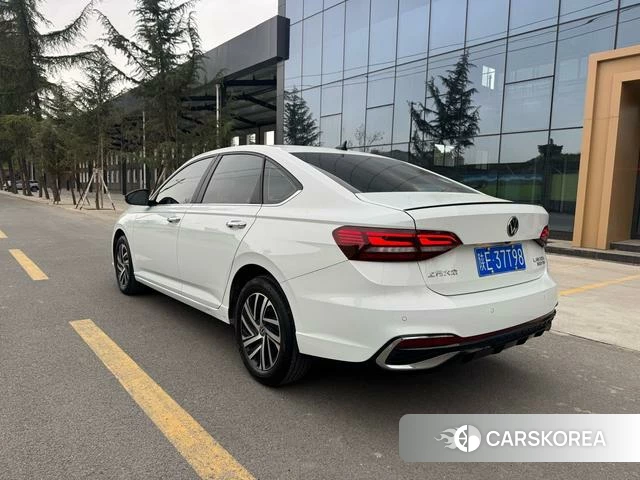 Volkswagen Lavida 2023 Белый из Китая, фото 5