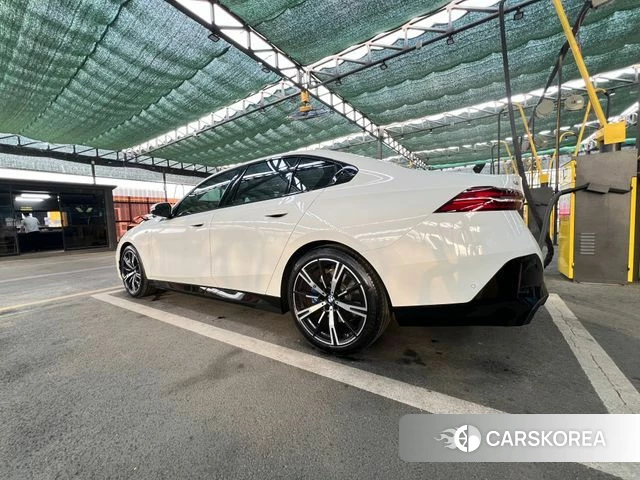 BMW 5 Series (G60) 2024 Белый из Кореи, фото 5