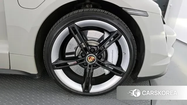 Porsche Taycan id 3577593 из Кореи 15