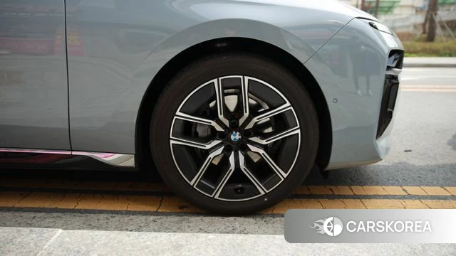 BMW 7 Series (G70) id 3933587 из Кореи 8