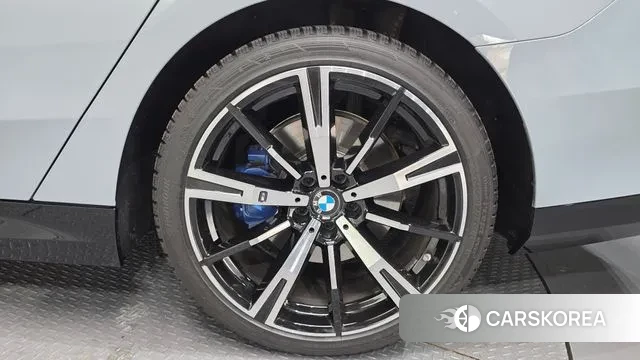 BMW 5 Series (G60) id 3745000 из Кореи 15