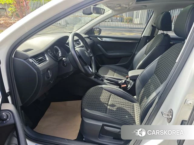 Skoda Octavia 2018 Белый из Китая, фото 6