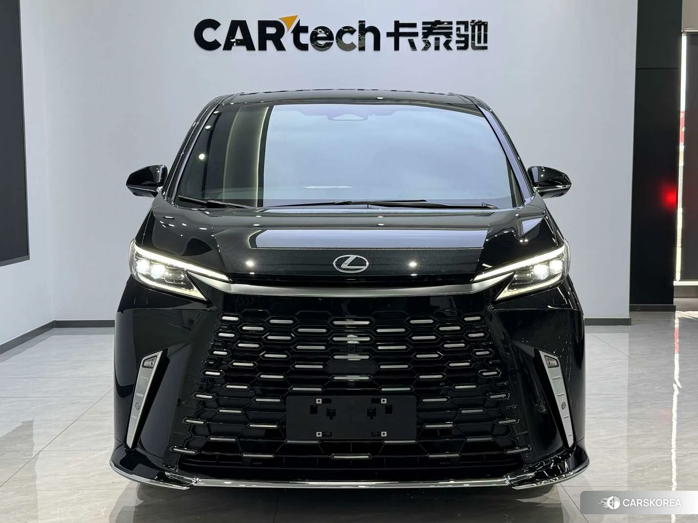 Lexus LM id 4452582 из Китая 8