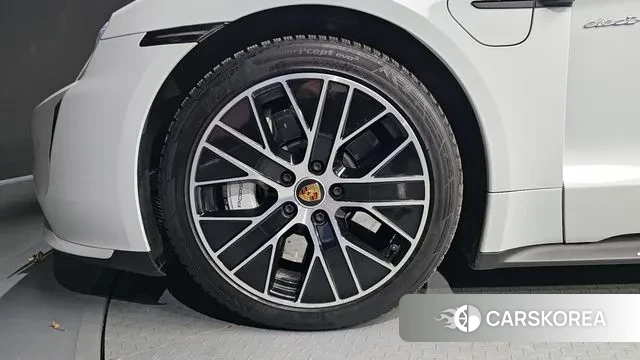 Porsche Taycan id 3535013 из Кореи 15