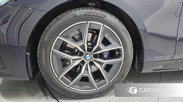 BMW 5 Series (G60) id 3891035 из Кореи 15