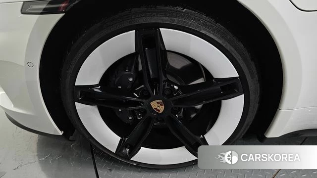 Porsche Taycan id 4400476 из Кореи 15
