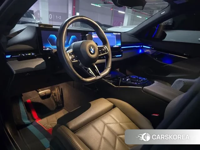 BMW 5 Series (G60) 2024 Черный из Кореи, фото 5