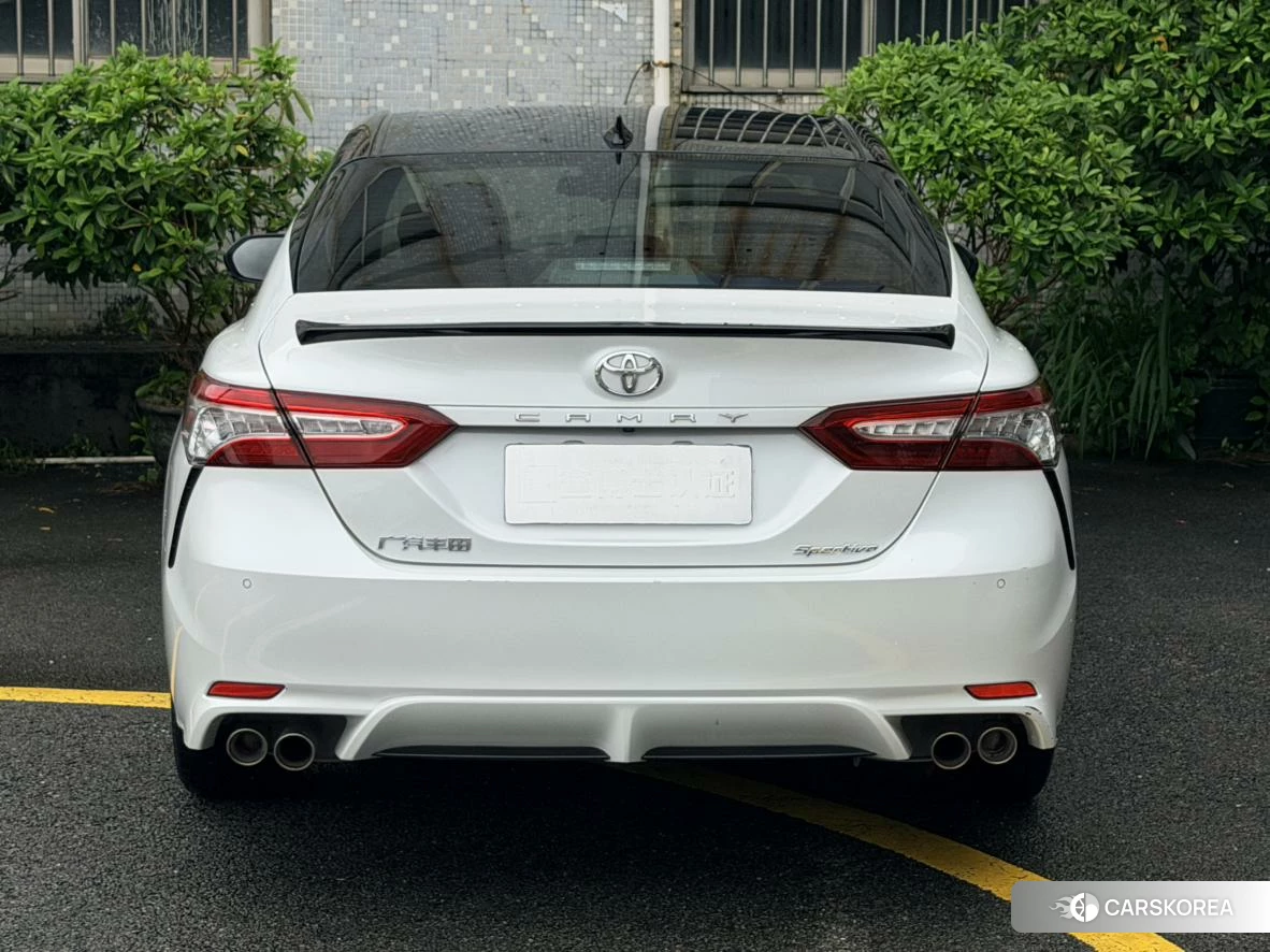 Toyota Camry 2022 Белый из Китая, фото 5