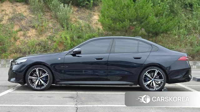 BMW 5 Series (G60) id 4599862 из Кореи 15