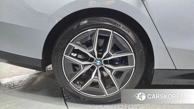 BMW 5 Series (G60) id 3909471 из Кореи 15