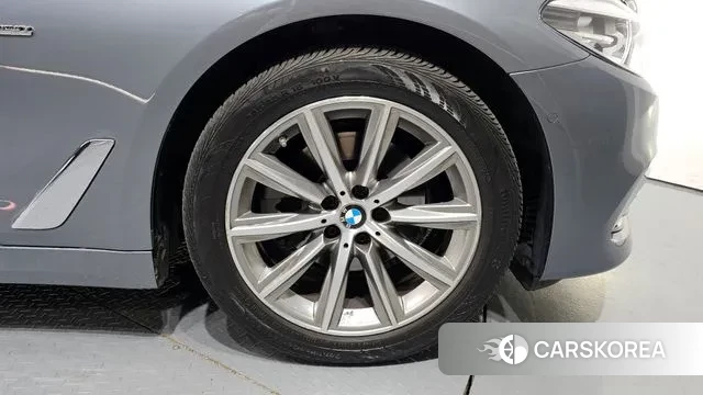 BMW 5 Series (G30) id 2966577 из Кореи 15