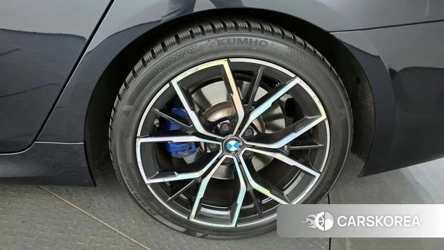 BMW 5 Series (G30) id 3832762 из Кореи 15