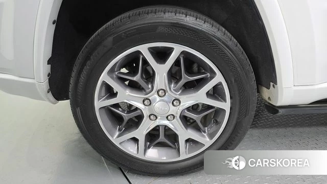 Jeep Grand Cherokee id 4231960 из Кореи 28