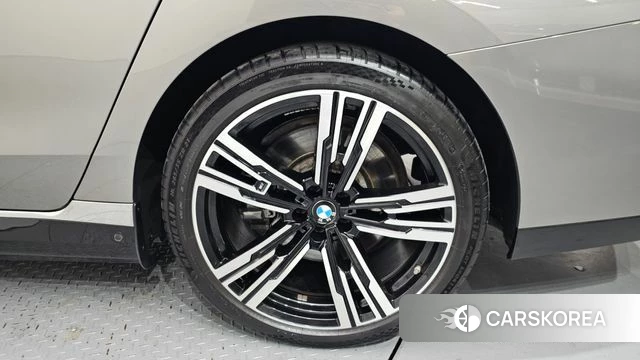 BMW 7 Series (G70) id 3838423 из Кореи 15