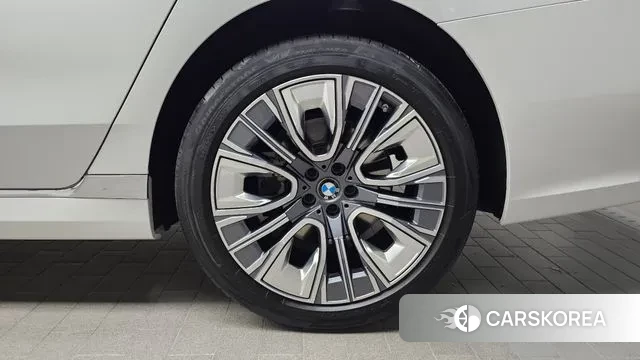 BMW 7 Series (G70) id 3664514 из Кореи 15