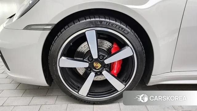 Porsche 911(992) id 3374010 из Кореи 15