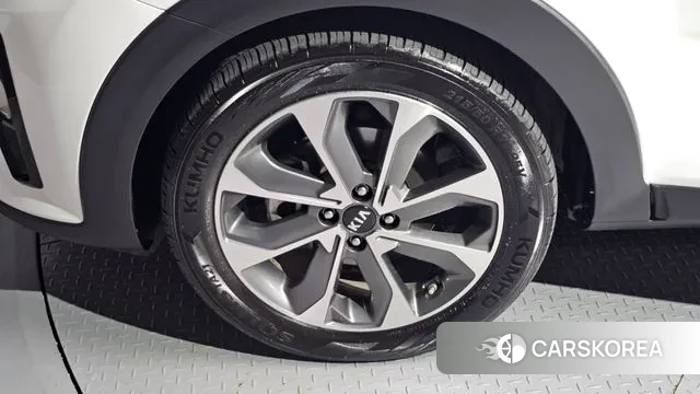 Kia Stonic id 3221036 из Кореи 15