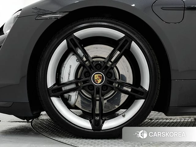 Porsche Taycan id 3838434 из Кореи 15