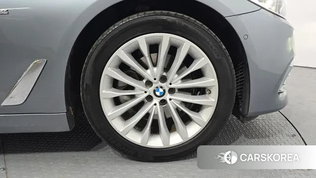 BMW 5 Series (G30) id 3761471 из Кореи 15