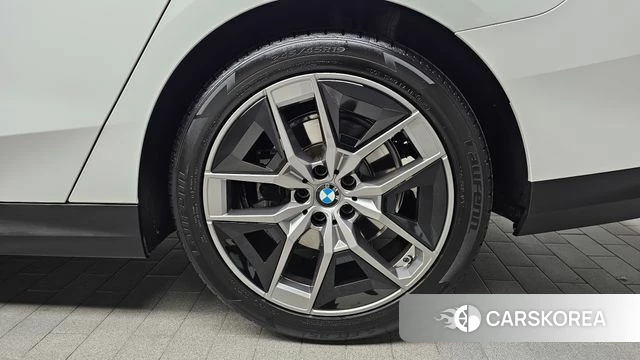 BMW 5 Series (G60) id 3841534 из Кореи 15