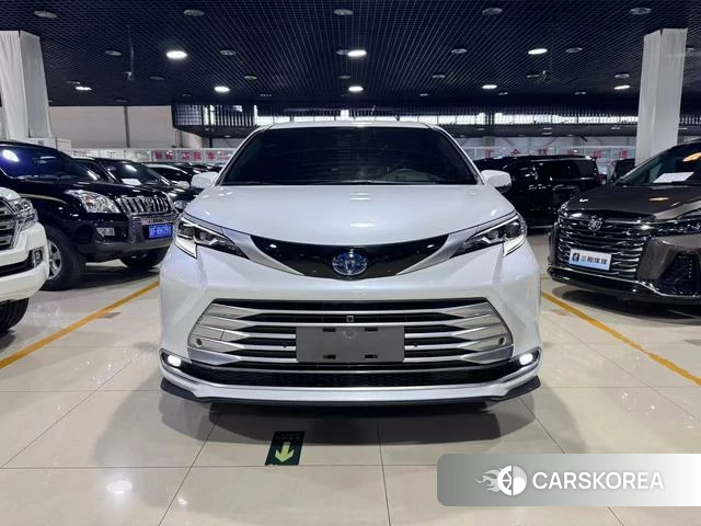 Toyota Saina 2023 Белый из Китая, фото 6