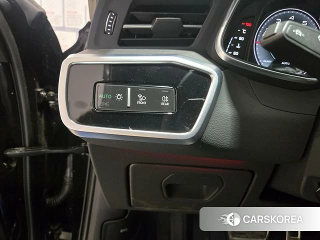 Audi A6L id 4320675 из Китая 16
