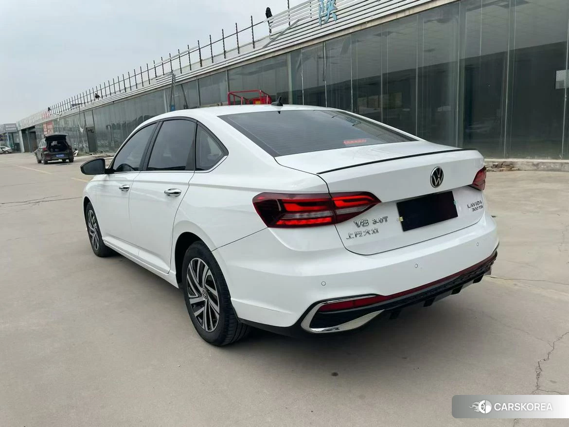 Volkswagen Lavida 2023 Белый из Китая, фото 5