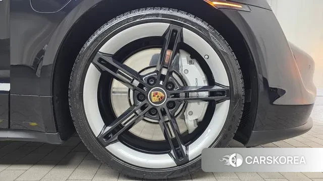 Porsche Taycan id 3411552 из Кореи 15