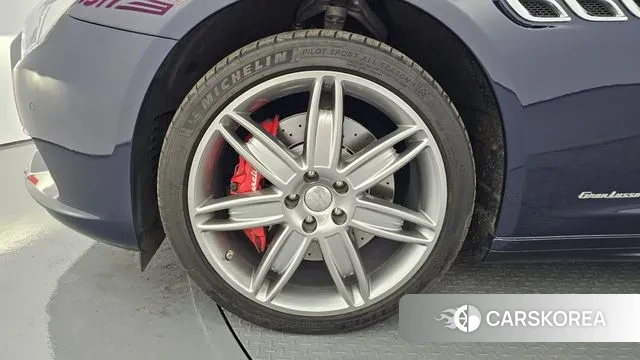 Maserati Quattroporte id 3018410 из Кореи 15