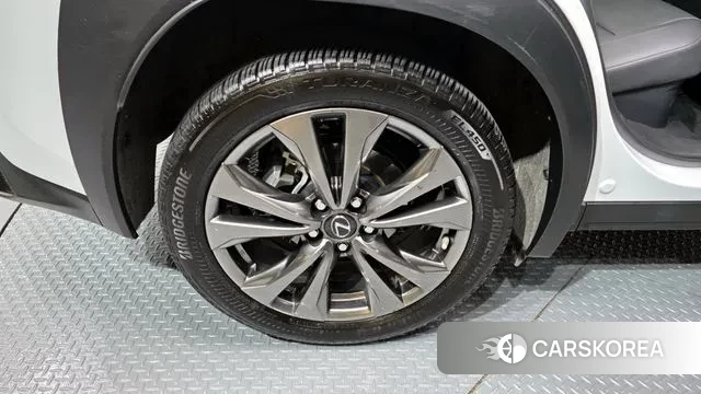 Lexus UX250h id 3401941 из Кореи 15