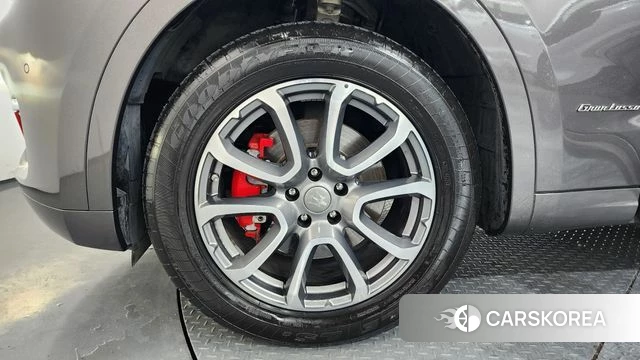 Maserati Levante id 4610045 из Кореи 33