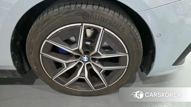 BMW 5 Series (G60) id 3919614 из Кореи 8