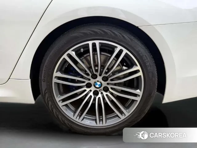 BMW 5 Series (G30) id 3454373 из Кореи 14