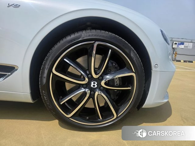 Bentley Continental GT 3rd Generation 2022 Серебряный из Кореи, фото 5